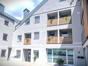 Gartenmöbel, Zuhause, Möbel, Tür, Tisch Im Freien, Stuhl, Küche & Esszimmer Tisch, Schatten, Balkon, Veranda