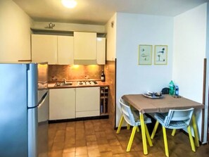 Gartenmöbel, Zuhause, Möbel, Tür, Tisch Im Freien, Stuhl, Küche & Esszimmer Tisch, Schatten, Balkon, Veranda