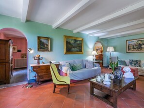 Möbel, Interior Design, Wand, Flooring, Decke, Zimmer, Couch, Tabelle, Fussboden, Wohnzimmer