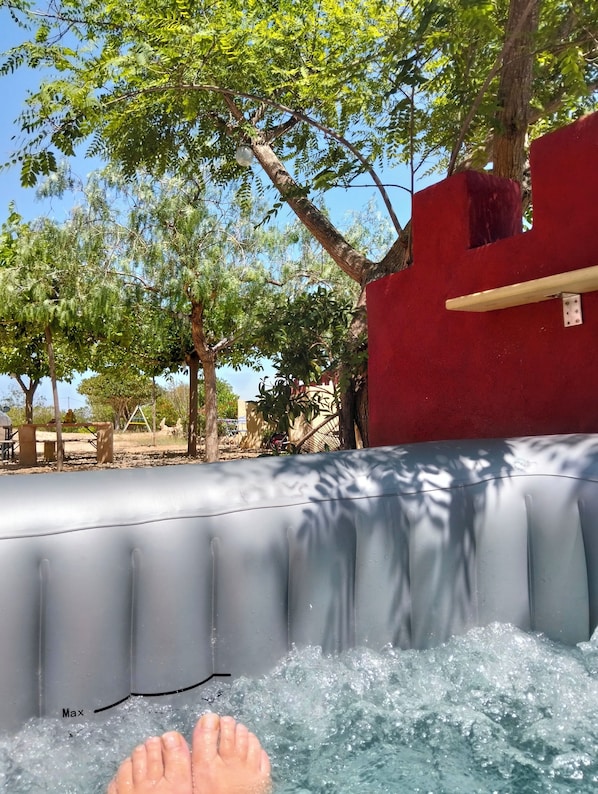 Outdoor spa tub