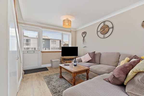Short walk from beach, parking
