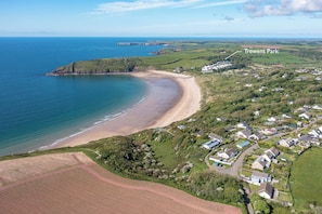 Short walk from beach, parking