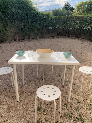 Outdoor dining