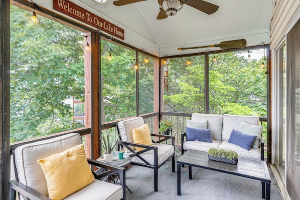 Osage Beach Vacation Rental | 2BR | 2BA | 972 Sq Ft | Stairs Required