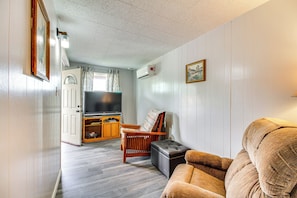 Living Room | Free WiFi | Smart TV
