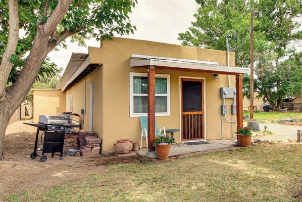 Bosque Farms Vacation Rental | 1BR | 1BA | 900 Sq Ft | Step-Free Entry