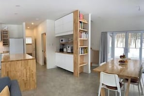 Gite Camp Caché Shefford - Cuisine complète et salle à diner