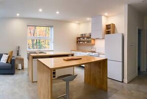 Gite Camp Caché Shefford - Cuisine complète avec deux ilots