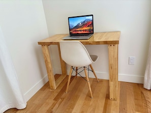 Gite Camp Caché Shefford - Table travail