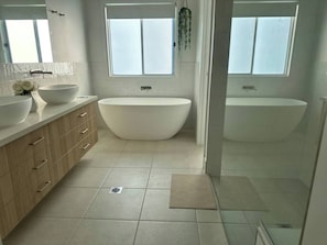 Master bathroom (total of 3 bathrooms with showers and total of 4 toilets available - see floor plan)