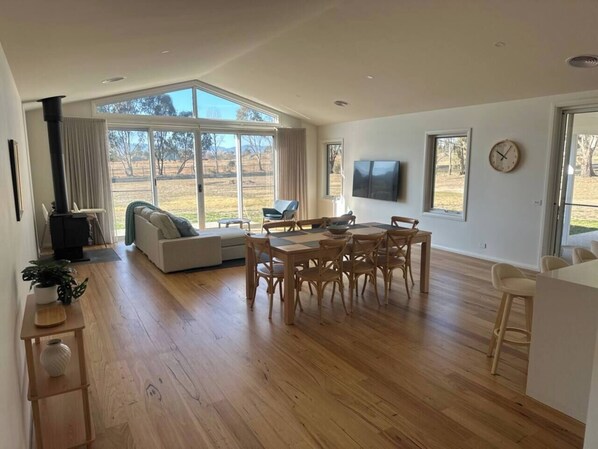 Spacious lounge, dining, kitchen, outdoor patio adjoining areas. Mountain views from indoors and outdoors, 65 inch TV, wood fired heating and ducted heating (run separately), large kitchen serving / work bench