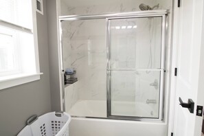 FULL BATHROOMDING