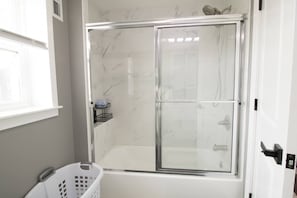 FULL BATHROOMDING