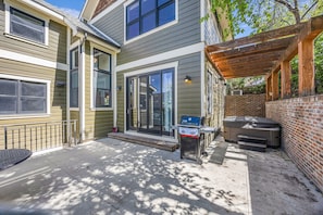 Patio: Main floor, private outdoor seating, gas grill, direct hot tub access