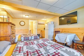 Studio | 2 Full Beds | Smart TV | Free WiFi | Window A/C | Propane Heat