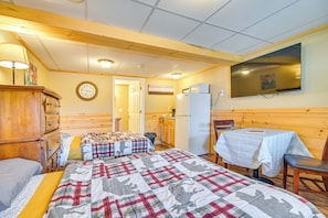 Studio | 2 Full Beds | Smart TV | Free WiFi | Window A/C | Propane Heat