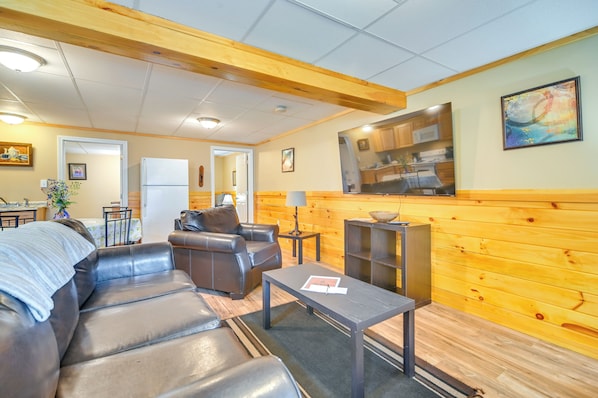 Pittsburg Vacation Rental | 3BR | 1BA | 900 Sq Ft | 2 Steps to Enter