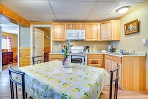 Dining Area & Kitchen