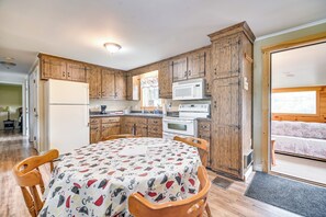Dining Area & Kitchen