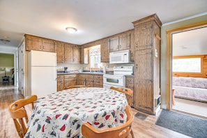 Dining Area & Kitchen