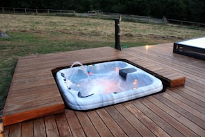 Bain à remous extérieur