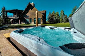 Luxuriate in the hot tub after a day on the trails or ski hill!