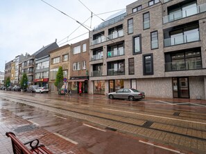 Bâtiment, Fenêtre, Zone Urbaine, Surface De La Route, Ville, Ville, Quartier, Route, Rue, Zone Résidentielle