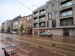Bâtiment, Fenêtre, Zone Urbaine, Surface De La Route, Ville, Ville, Quartier, Route, Rue, Zone Résidentielle