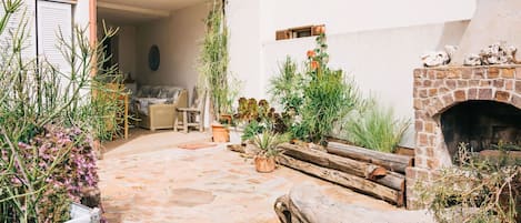 Garden, Outdoor Furniture, Resort, Shade, Leisure, Lawn, Eco Hotel, Landscaping, Tent, Park