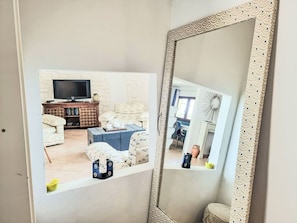 Mirror, Interior Design, Floor, Room, Picture Frame, Living Room