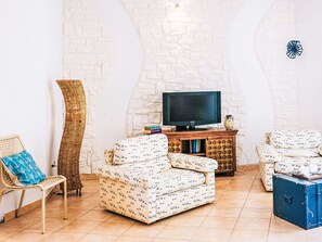Furniture, Wall, Interior Design, Flooring, Floor, Wood, Room, Lighting, Ceiling, Living Room