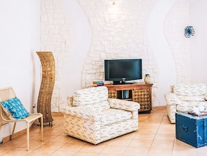 Furniture, Wall, Interior Design, Flooring, Floor, Wood, Room, Lighting, Ceiling, Living Room