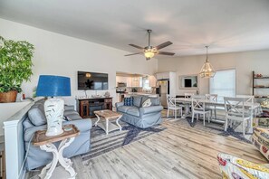 Dining / Living room area with Smart TV