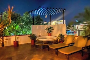 Bain à remous extérieur