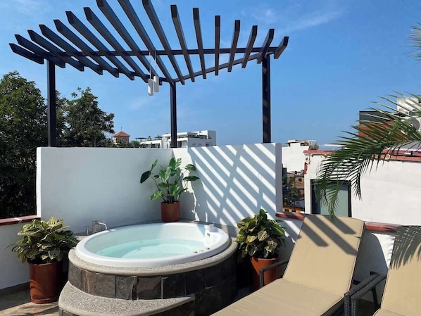 Bain à remous extérieur
