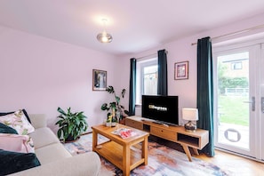 The light and cozy living room makes the perfect place for you to relax in the evening and enjoy the use of the SMART TV.