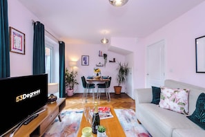 The light and cozy living room makes the perfect place for you to relax in the evening and enjoy the use of the SMART TV.
