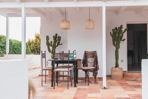  Private Entrance with Traditional Greek Touches
A stone path leads to your independent suite — combining Cycladic charm with modern comfort.