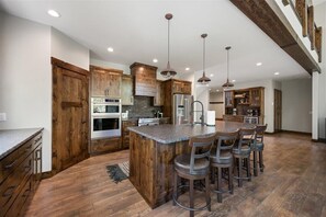 01-Legends Lodge-22
