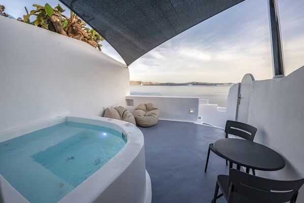 Jetted bathtub