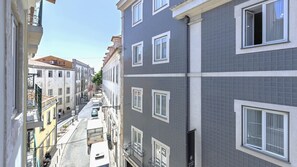 Authentic Lisbon views from your window in a charming, walkable neighborhood – steps from history, culture, and great dining.
#LisbonView #CentralLocation #LocalExperience #Portugal #PT #Lisbon