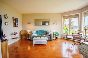 PanoramicAcresLivingRoom