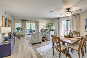 Living Room | Free WiFi | Smart TV | Fireplace