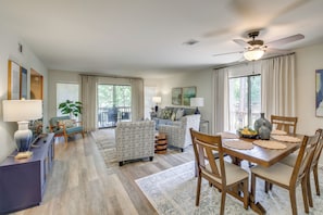 Living Room | Free WiFi | Smart TV | Fireplace