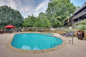 South Shore Lake Resort | Community Amenities | Pool | Hot Tub