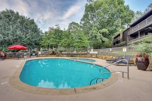 South Shore Lake Resort | Community Amenities | Pool | Hot Tub