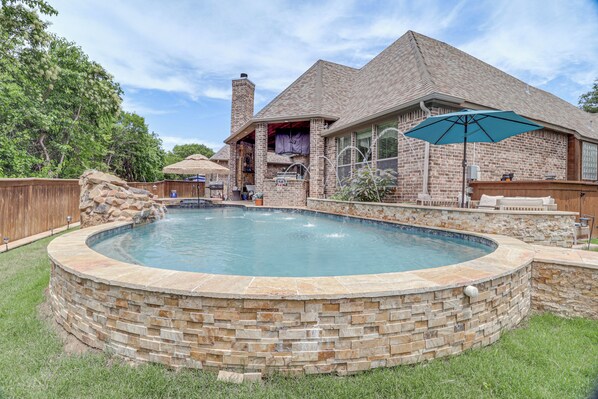 Mansfield Vacation Rental | 3BR | 2.5BA | 3,800 Sq Ft | 1 Step to Enter