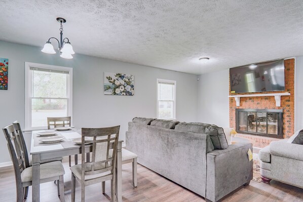 Living Room & Dining Room | Single-Story Home | Free WiFi