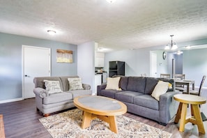 Living Room | Queen Sleeper Sofa | Central A/C & Heating