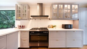 Glenbrae | Chef's kitchen | Gas hob | Multifunction electric oven